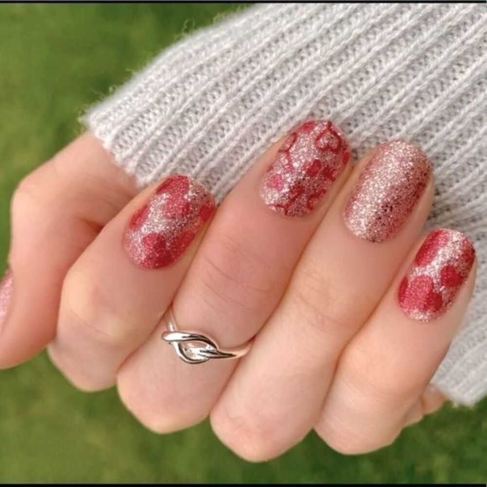 Color Street. It’s a Keeper, a RETIRED SET, glitter rose gold, red hearts & keys